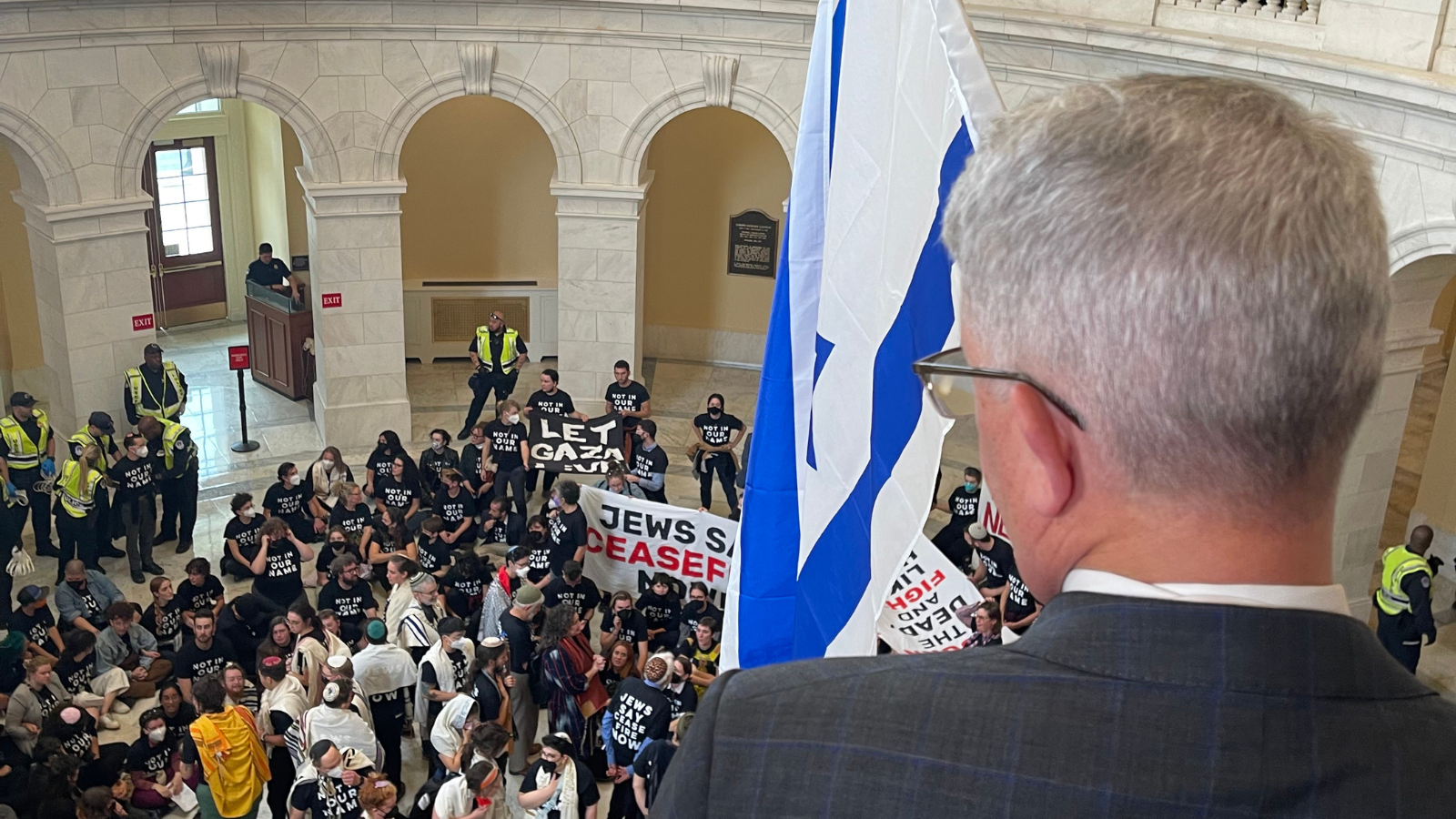 Rep. Williams hoists Israeli flag over Pro-Palestine Protestors